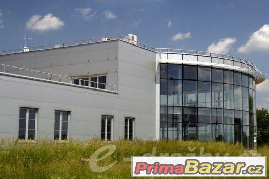 Novostavba autosalon - showroom (2 250 m2) a pozemkem, Uhers