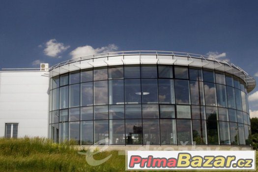 Novostavba autosalon - showroom (2 250 m2) a pozemkem, Uhers