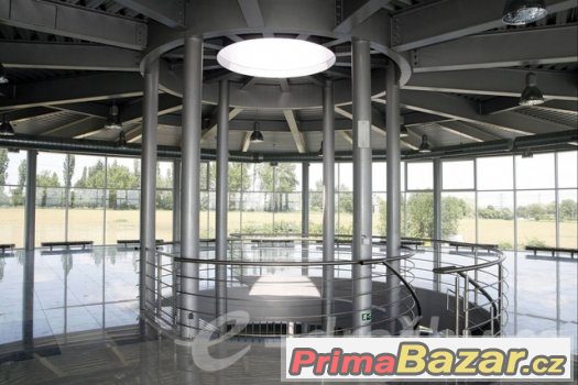 Novostavba autosalon - showroom (2 250 m2) a pozemkem, Uhers