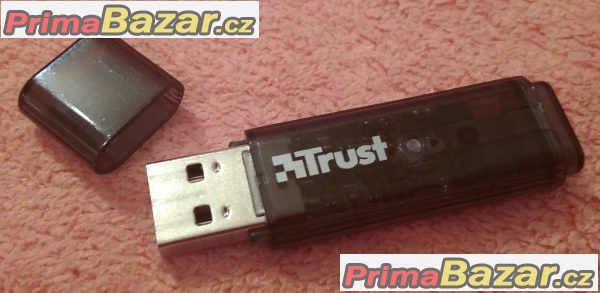 Bluetooth USB adaptér TRUST s dosahem až 100m.