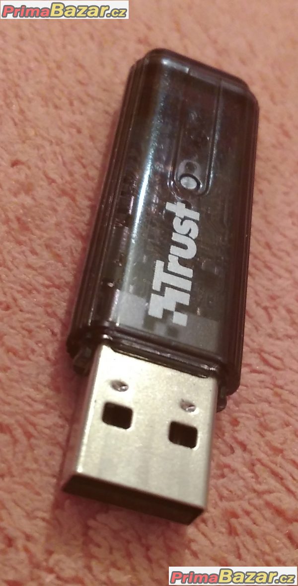 Bluetooth USB adaptér TRUST s dosahem až 100m.