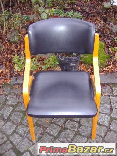 Židle / Dřevopodnik Holešov / retro