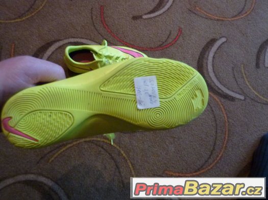 Sálové boty NIKE vel. 3,5 Sálové boty NIKE vel. 3,5