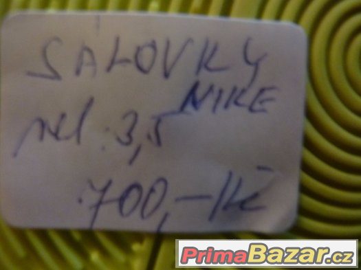 Sálové boty NIKE vel. 3,5 Sálové boty NIKE vel. 3,5