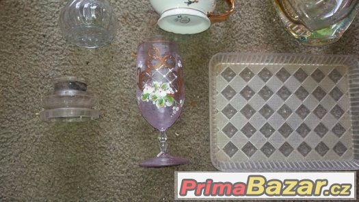 Různé sklo a keramika