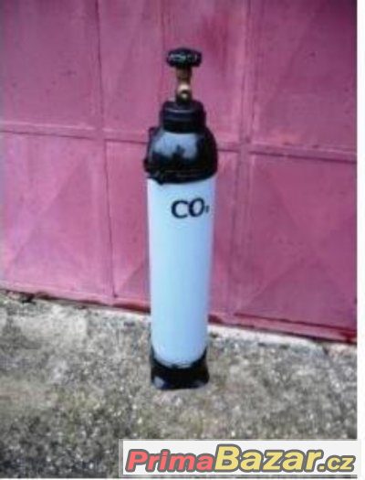 Tlaková nádoba CO2 - plná , céócko , bomba, láhev