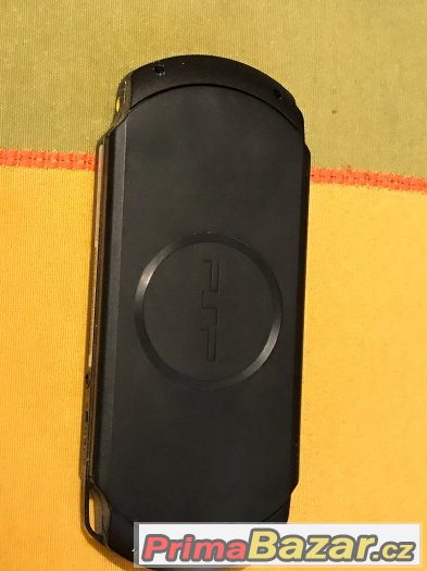 PSP ( playstation portable) + 5 her + paměťová karta