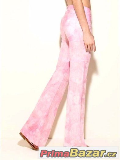 Nové krásné kalhoty Guess Brittney Flare jeans SUPER CENA Nové krásné kalhoty Guess Brittney Flare jeans SUPER CENA