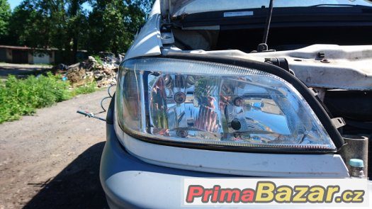 přední světla Opel zafira