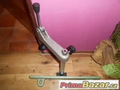 Ekcentr s příložníkem možno k fréze nebo k pile