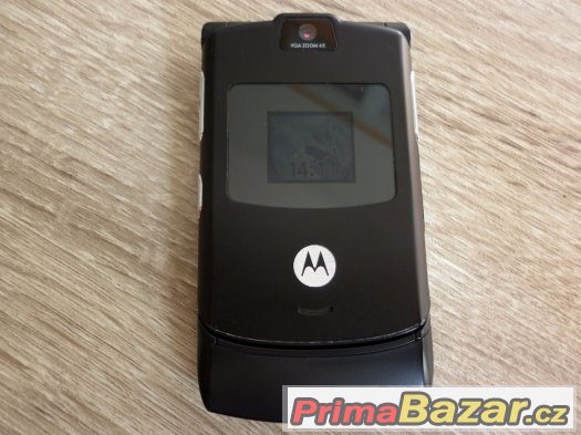 motorola-razr-v3-cerny-top-stav