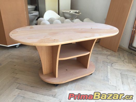Pojízdný oválný stolek dřevěný