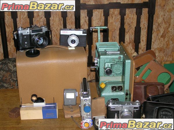staré fotopřístroje , kamery a promítačky