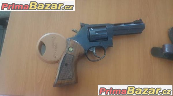 Revolver Taurus, malorážky F. Llipietta a Norinco