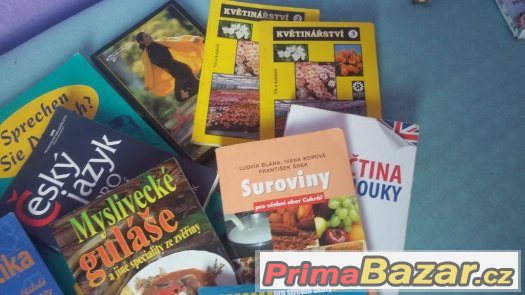 Prodám několik učebnic,knih o rybách,vaření,květinářství,kon