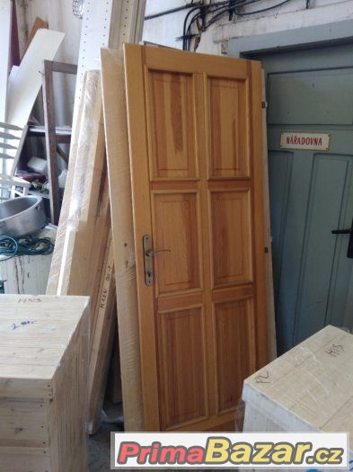 Dřevěné masivní kazetové dveře