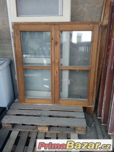 Dřevěné dvoukřídlé okno