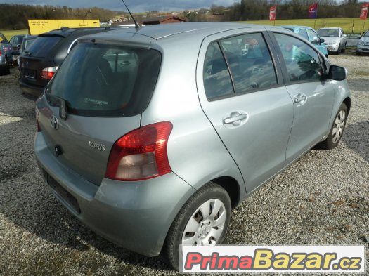 TOYOTA YARIS 1,0 VVT-i 51 KW R.V.2006..5 DVEŘÍ..KLIMA