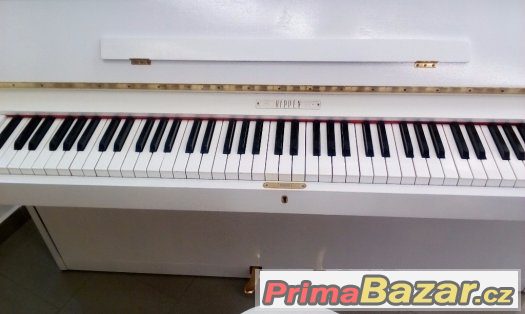 Prodám hezké čisté bílé pianino Rippen,Dovoz zdarma