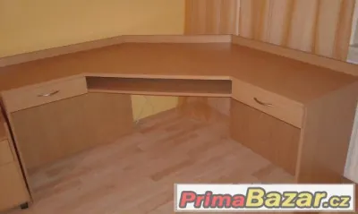Prodám psací stůl