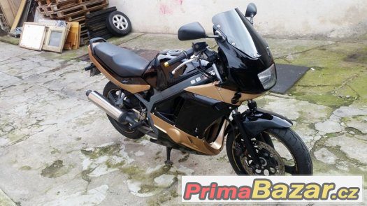 Suzuki GS 500 E - kapoty se světlem Suzuki GS 500 E - kapoty se světlem