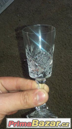 Skleničky se vzorem, broušené a paňáky Skleničky se vzorem, broušené a paňáky