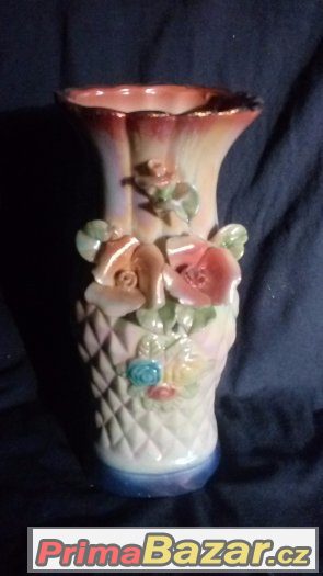 Porcelánové, keramické a skleněné vázy