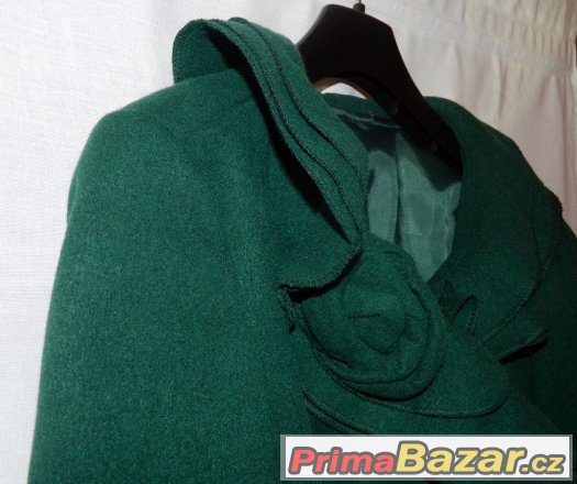 Zelený částečně vlněný kabát