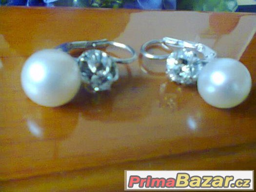 18 k.zlate nausnice,perla diamanty