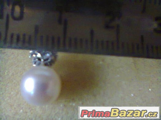 18 k.zlate nausnice,perla diamanty
