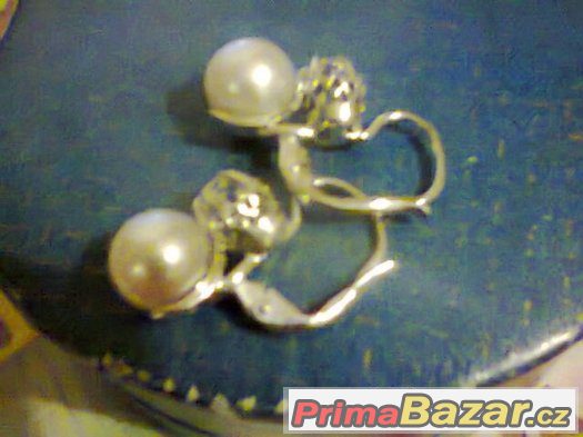 18 k.zlate nausnice,perla diamanty