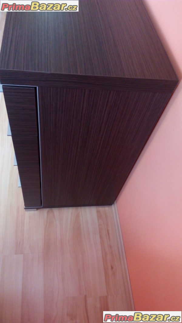 Prodám moderní masivní obývací komodu a stolek Prodám moderní masivní obývací komodu a stolek