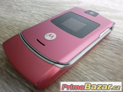 Motorola Razr V3, fialový, top stav.