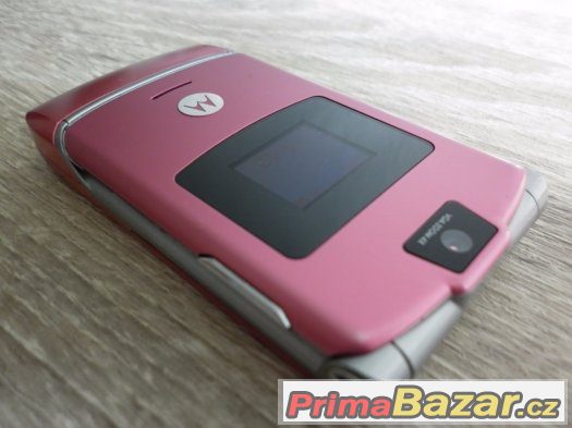 Motorola Razr V3, fialový, top stav.