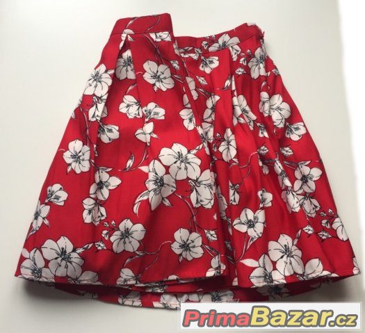 Červená mini sukně s bílo-černými květy Forever 21