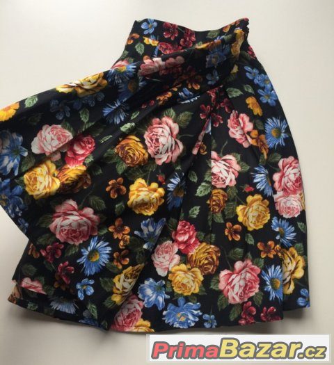 Černá mini sukně s barevnými květy Forever 21