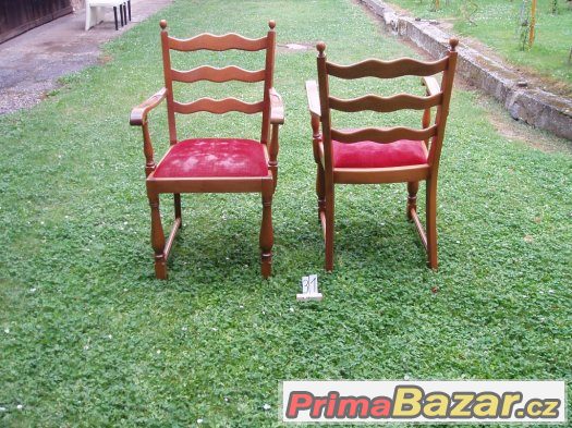 Dvě starožitné židle