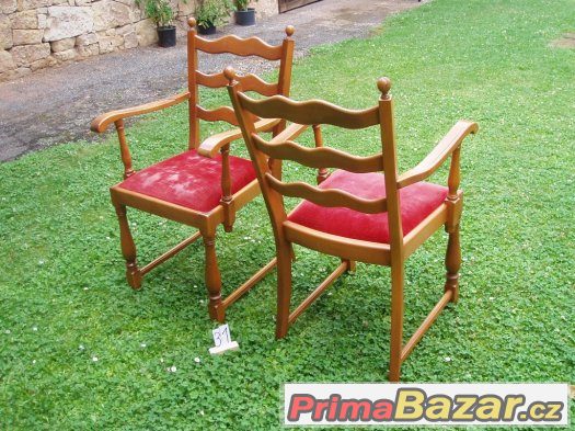 Dvě starožitné židle
