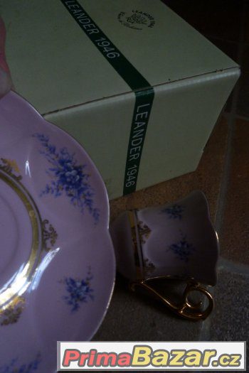 Porcelán Leander Loučky růžový šálek 14 kar zlato poměnky