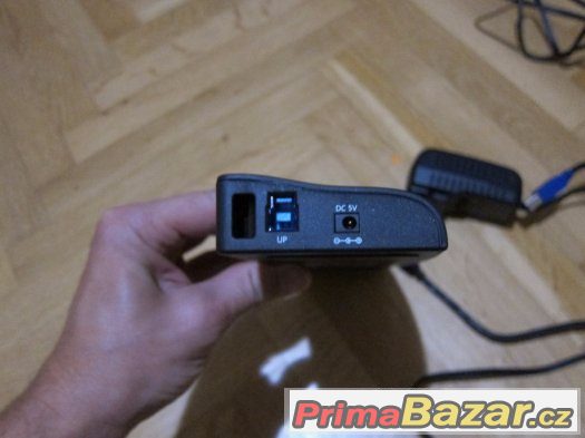 Univerzální dokovací stanice Asus, USB