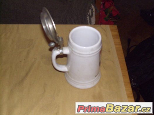 Korbel na pivo z kasáren BW 0.5 l s víkem Korbel na pivo z kasáren BW 0.5 l s víkem