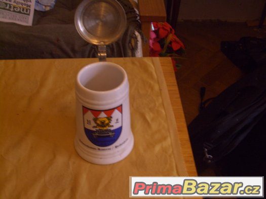 Korbel na pivo z kasáren BW 0.5 l s víkem Korbel na pivo z kasáren BW 0.5 l s víkem