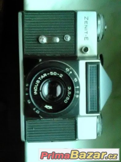 Fotoaparat Zenit - E (SSSR)