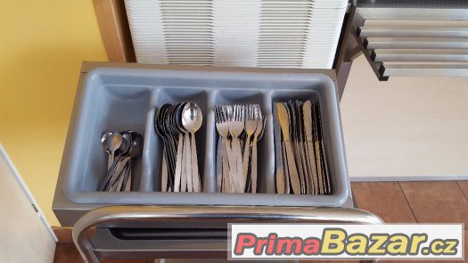 vozik-se-zasobnikem-na-pribory-gastro