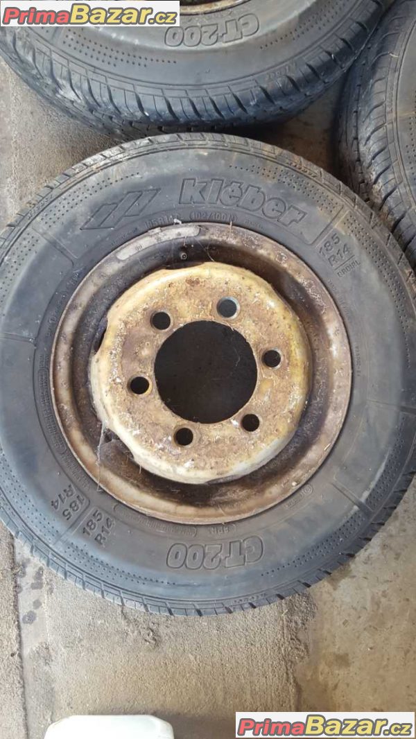 6x zánovní pneu s diskem