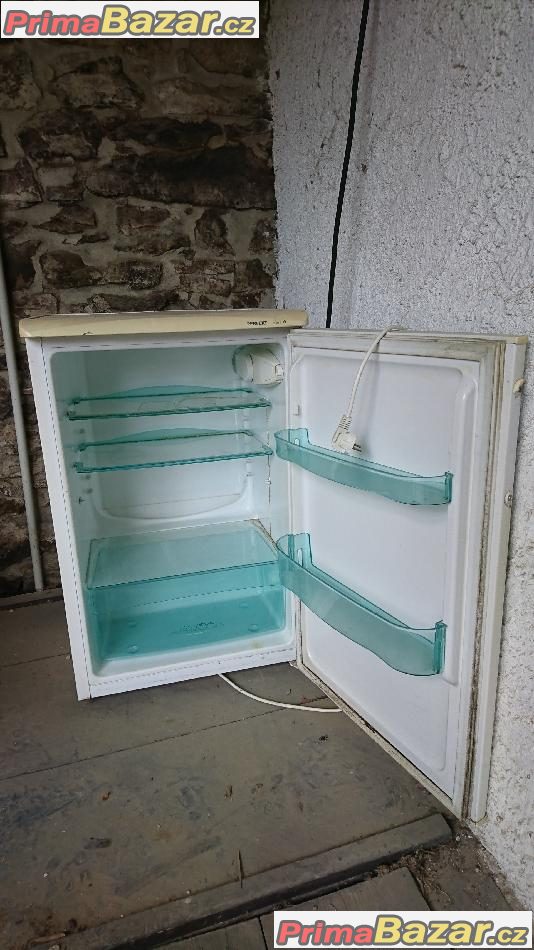 stará funkční lednice