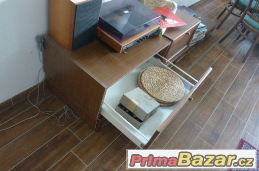 skříně 400 korun za vše skříně 400 korun za vše
