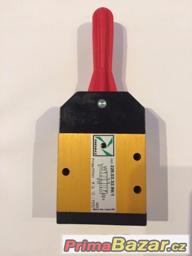 Ručně ovládaný pneumatický ventil PNEUMAX G1/8 10 bar