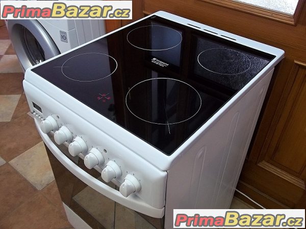 Sporák sklokeramický HOTPOINT/ARISTON šíře 50 cm horkovzduch