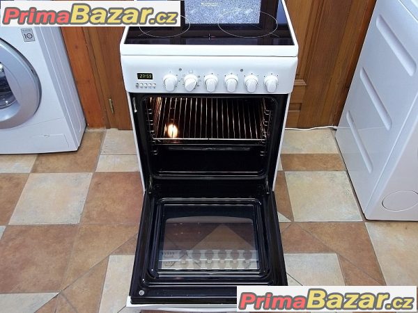 Sporák sklokeramický HOTPOINT/ARISTON šíře 50 cm horkovzduch